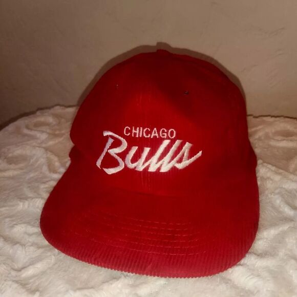 Vintage Chicago Bulls HAT TRIBUNE Embroidered Red Corduroy Snapback GREEN BILL - Picture 1 of 5